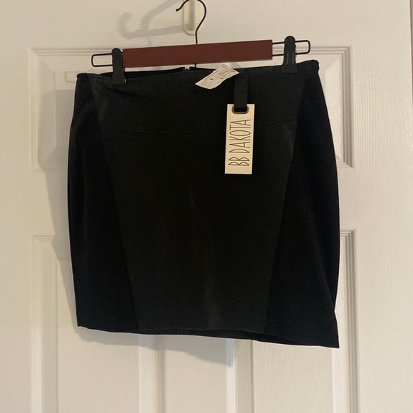 BB Dakota Dresses & Skirts - BB Dakota NWT Skirt Black - Size 6